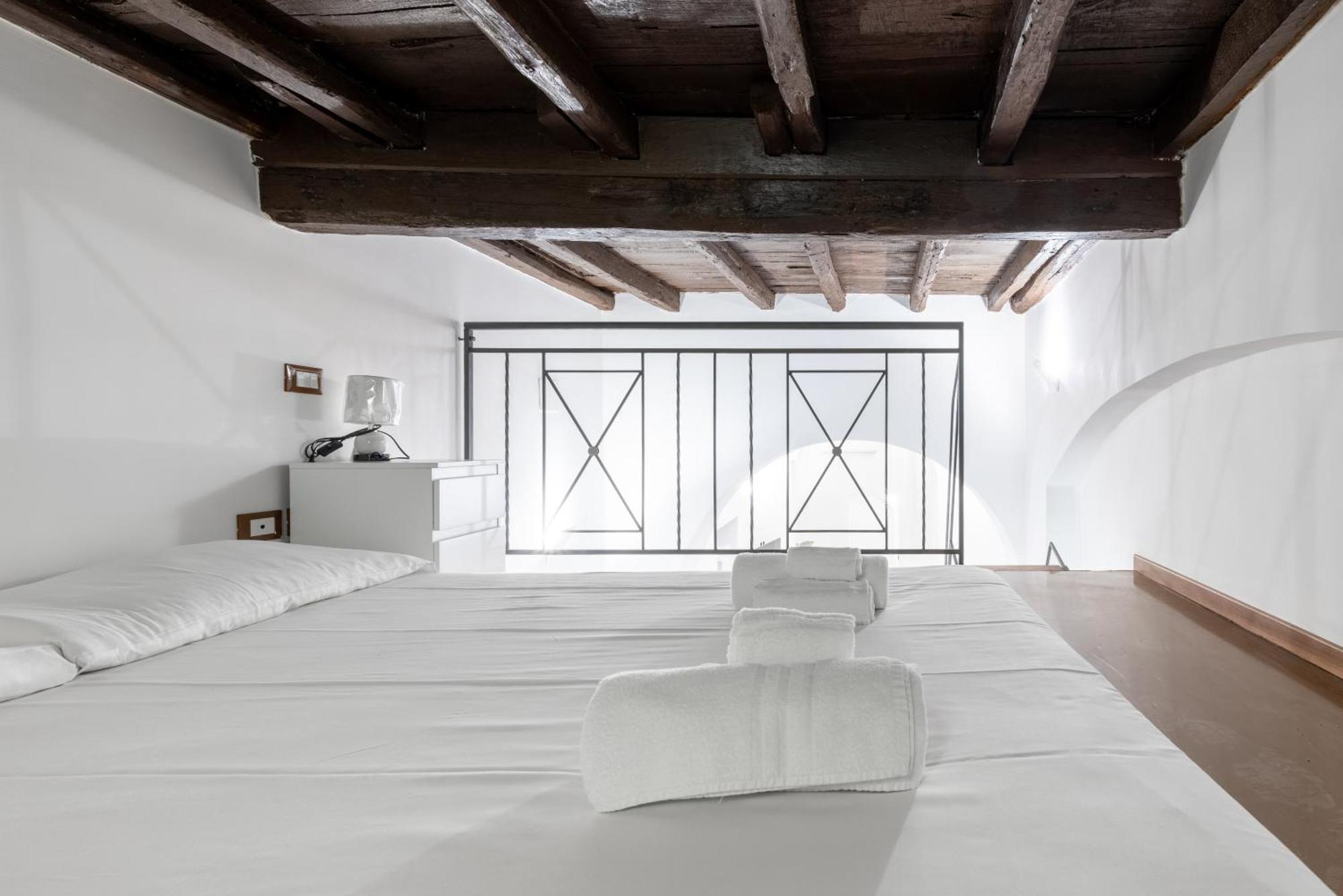 Lovely Studio Apartment - Capocci Roma Exterior foto