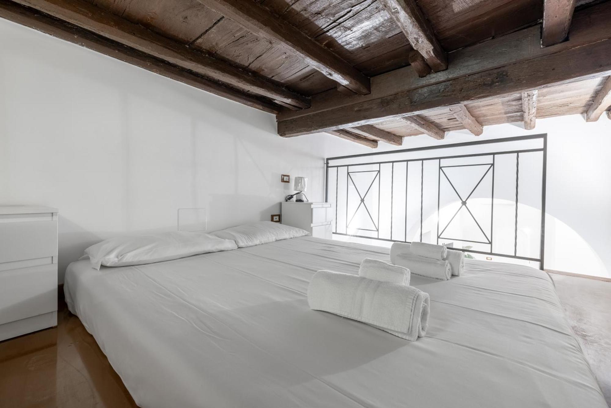 Lovely Studio Apartment - Capocci Roma Exterior foto