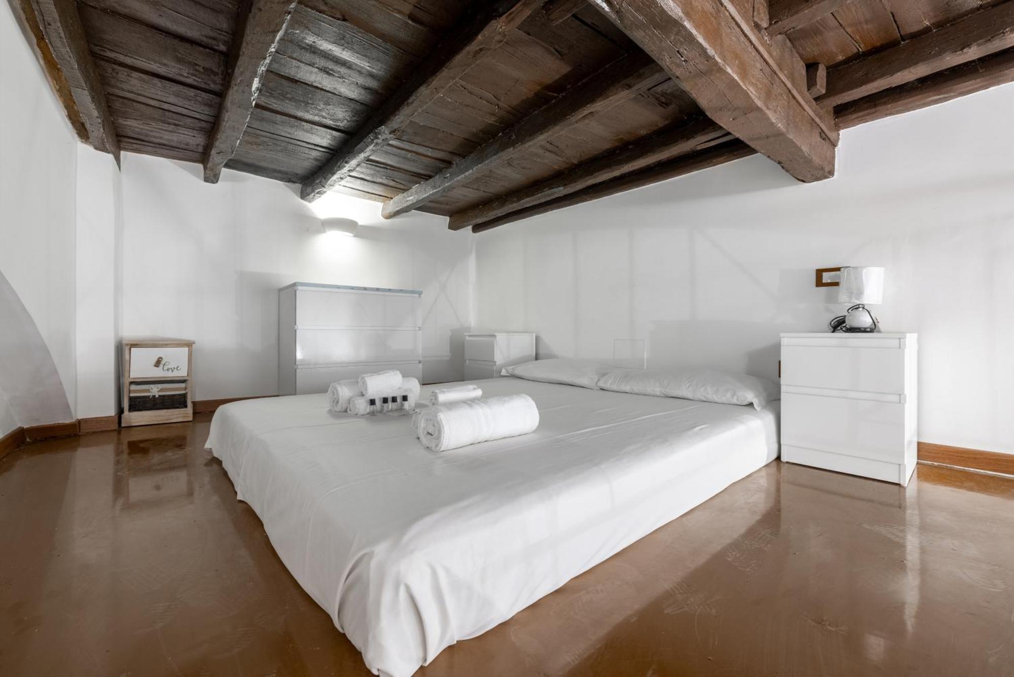 Lovely Studio Apartment - Capocci Roma Exterior foto